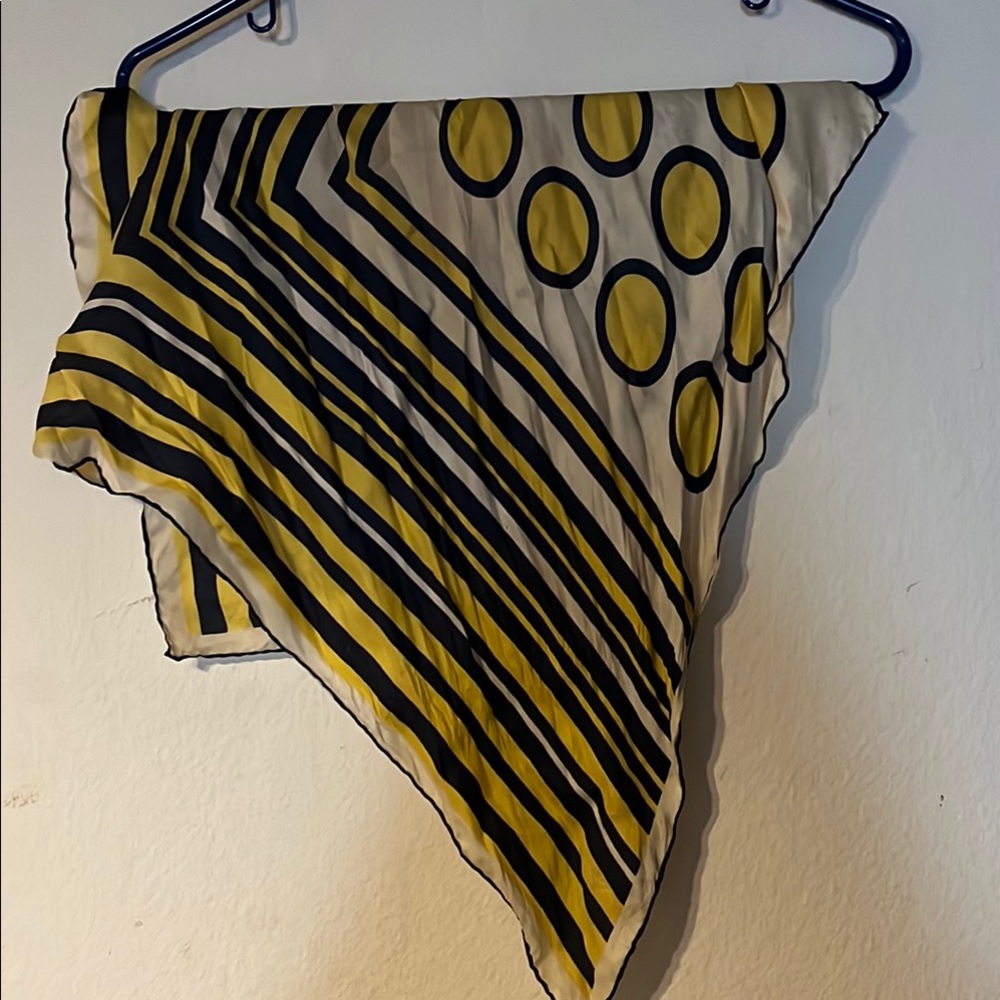 Stylish Yellow and Black Geometric Scarf